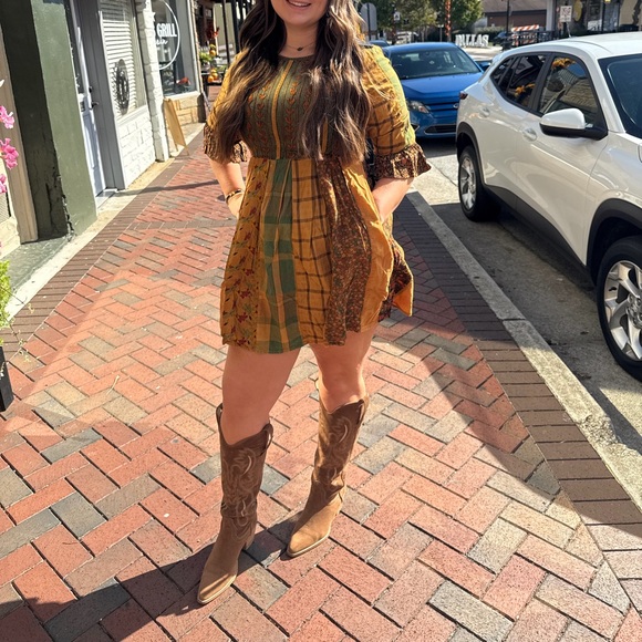 Chic Patchwork Mini Dress - Picture 2 of 3